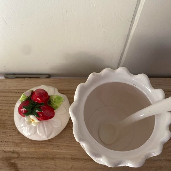 Lefton Japan White & Green Strawberry and Leaf Ceramic Sugar Bowl - Picture 4 of 8